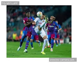 身体语言解码：摸鼻子、深呼吸，对手是否在诈唬（肢体语言读心：摸鼻、深呼吸，是否暴露对手的诈唬？）